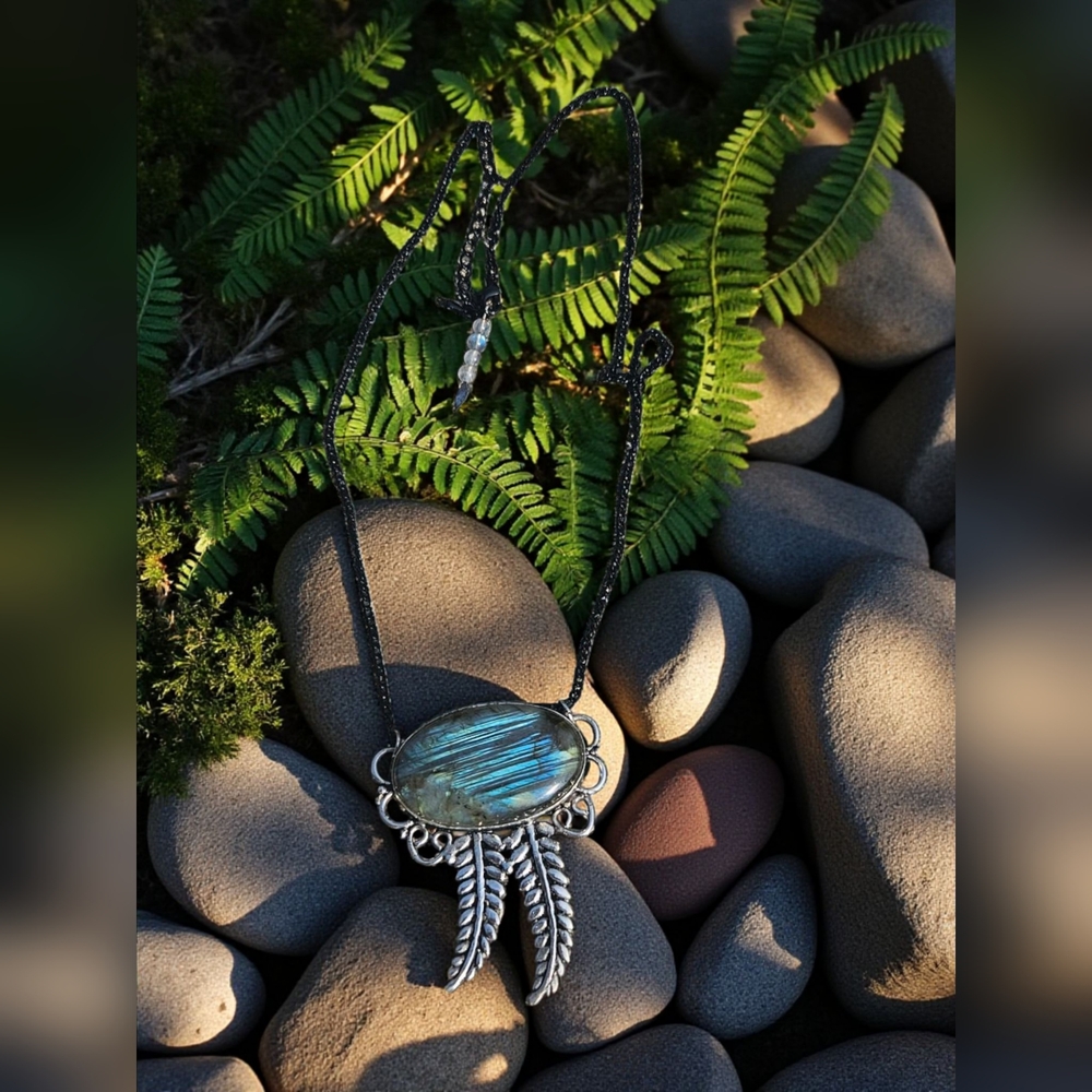 New Labradorite pendant necklace, With Moonstone Beads At Close Clasp